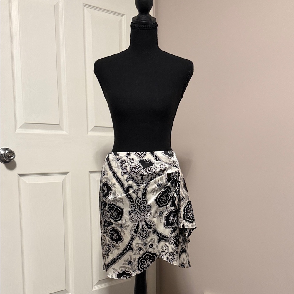 Caroline Constas Elegant Black And White Paisley Skirt